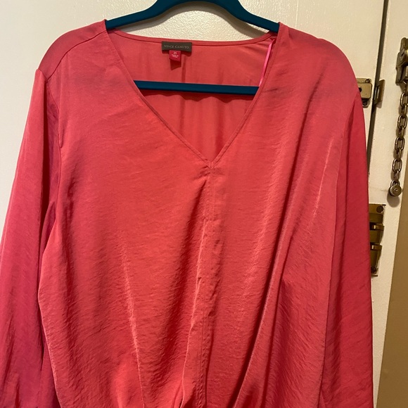 Vince Camuto v neck tie front blouse. 3/4 length sleeve - Picture 2 of 7
